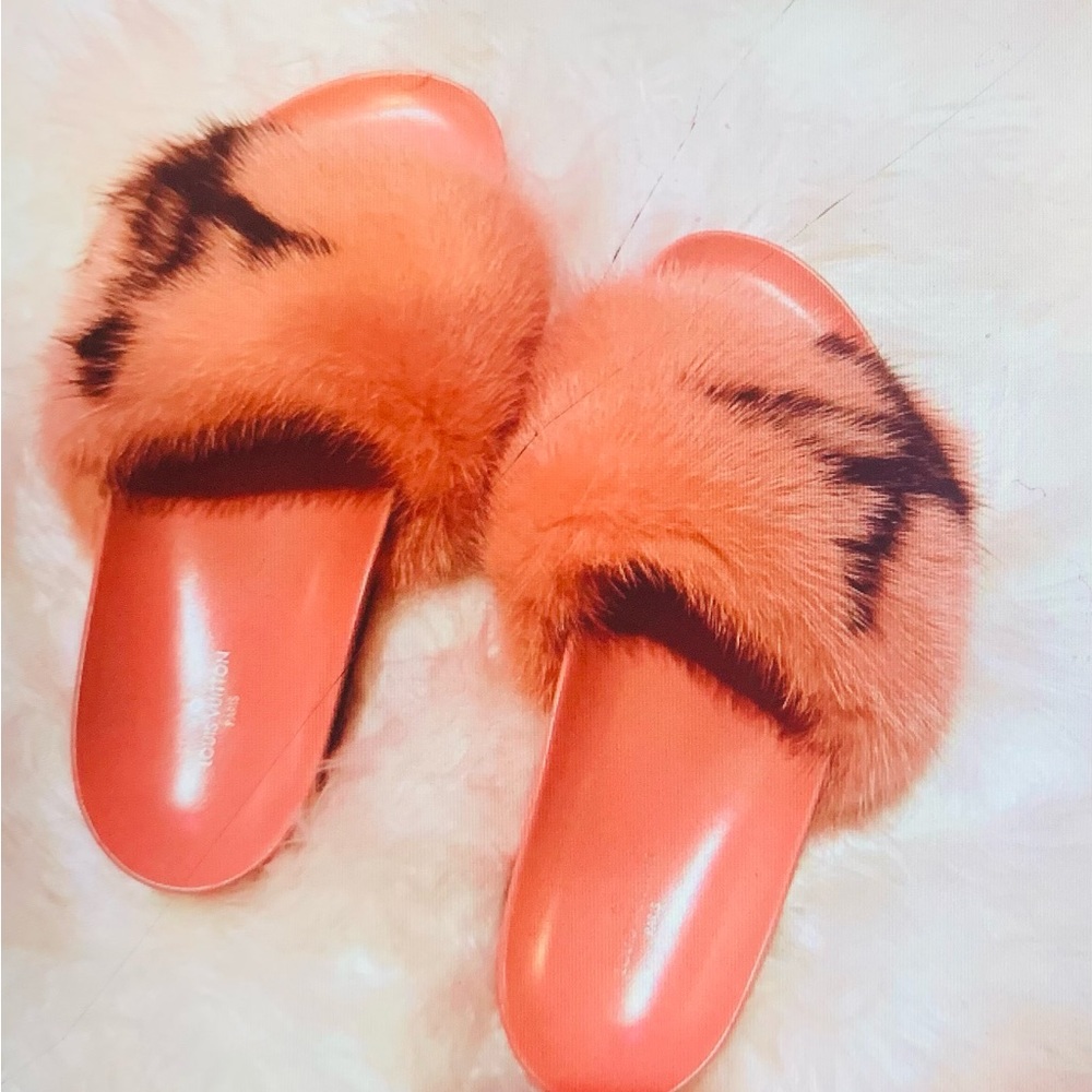LOUIS VUITTON Mink Fur Bom Dia Flat Mules - Picture 2 of 5